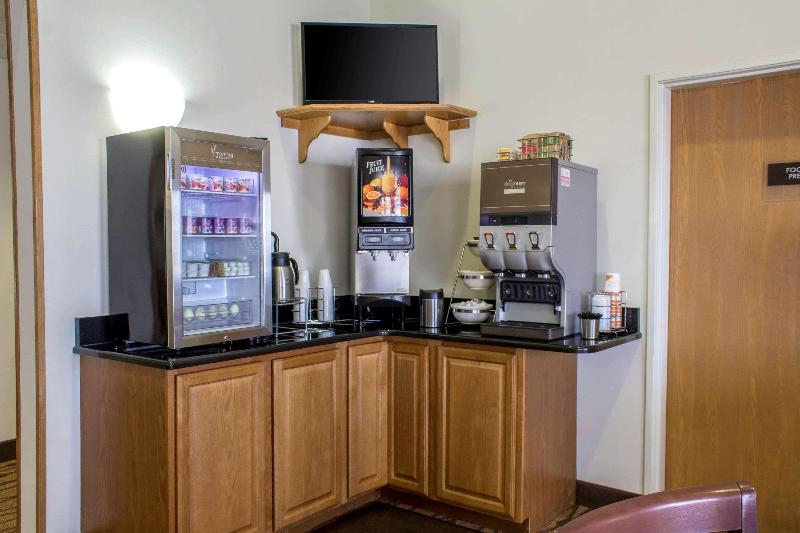 Sleep Inn & Suites Charles City Area image