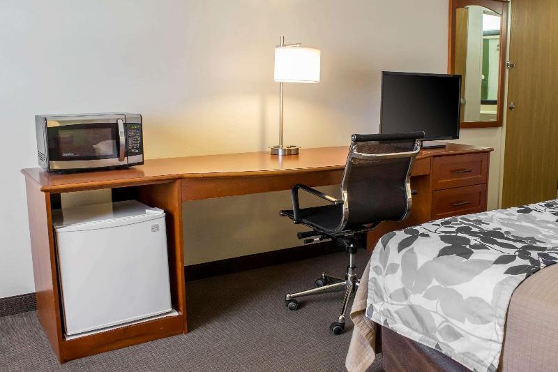 Sleep Inn & Suites Charles City Area image