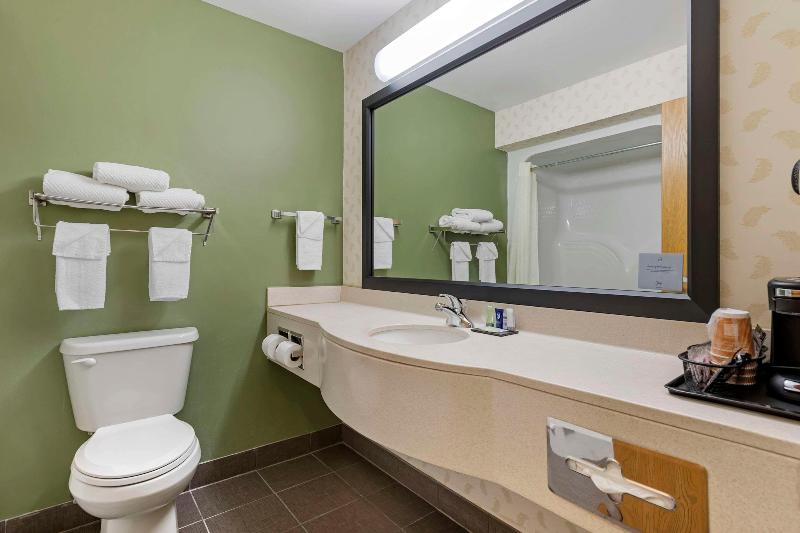 Sleep Inn & Suites Charles City Area image