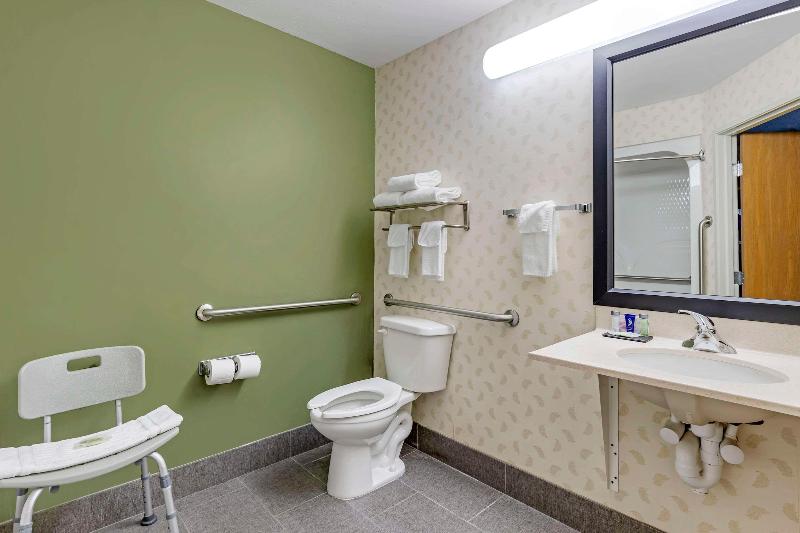 Sleep Inn & Suites Charles City Area image