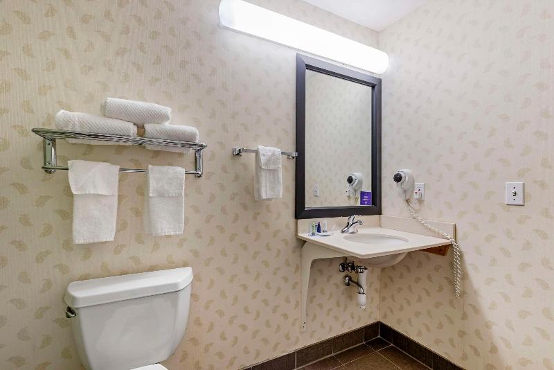 Sleep Inn & Suites Charles City Area image