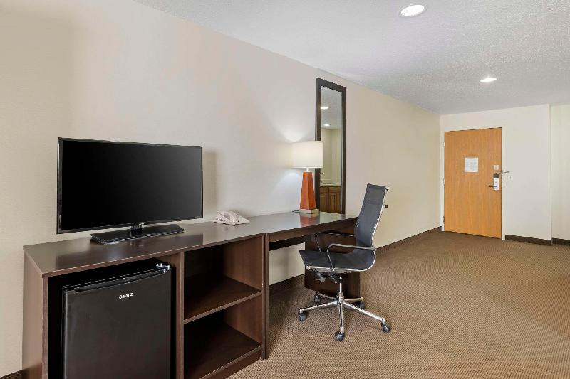 Sleep Inn & Suites Charles City Area image