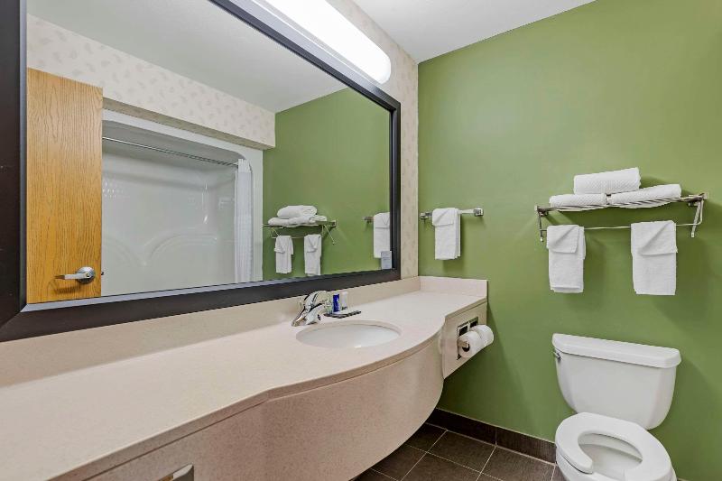 Sleep Inn & Suites Charles City Area image