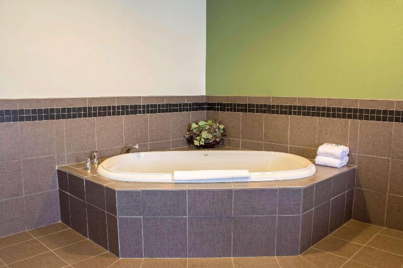 Sleep Inn & Suites Charles City Area image