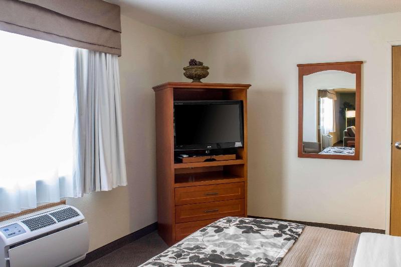 Sleep Inn & Suites Charles City Area image