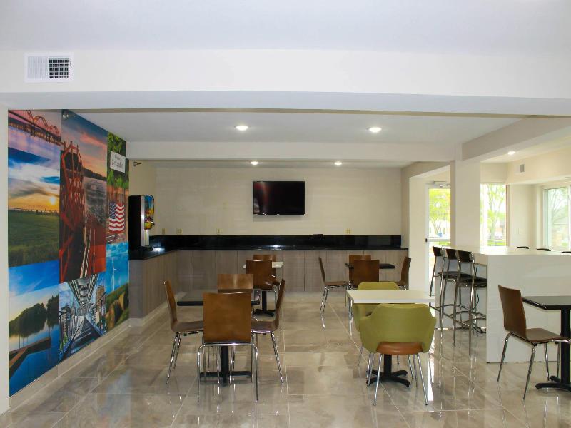 Clarion Pointe Bettendorf - Quad Cities image