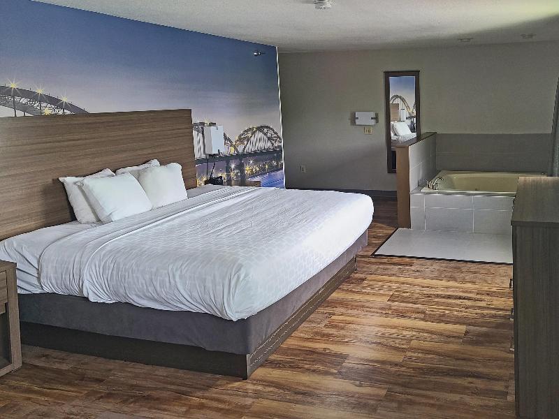 Clarion Pointe Bettendorf - Quad Cities image