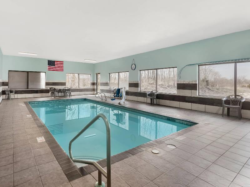 Quality Inn & Suites Ottumwa Area — photo 24