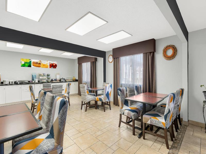 Quality Inn & Suites Ottumwa Area — photo 44