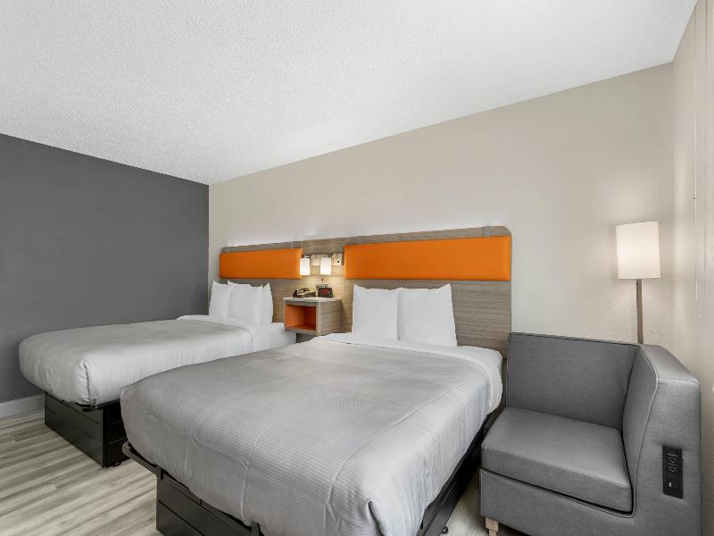 QUADRUPLE TWO QUEEN BEDS NON SMOKING — photo 6
