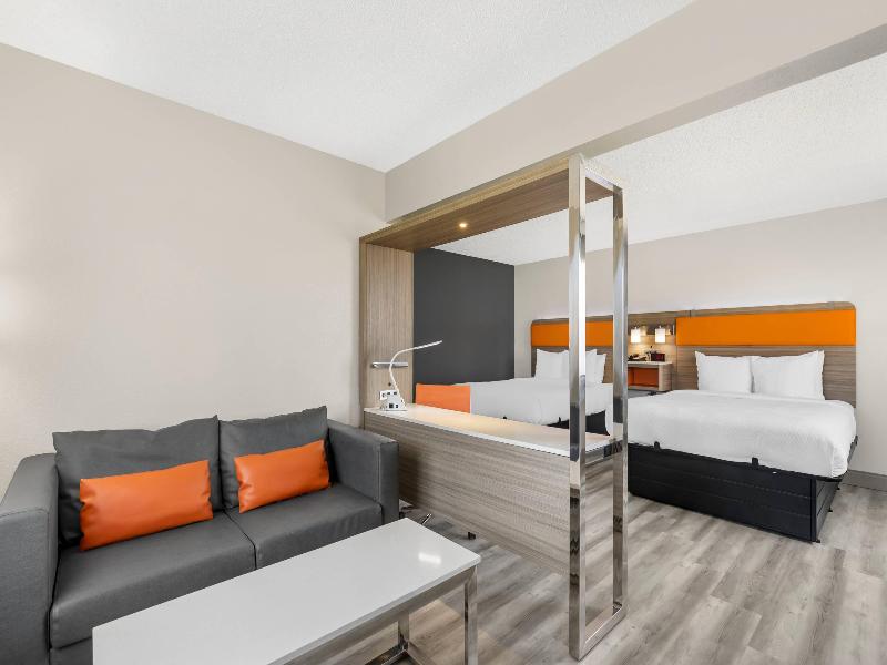 SUITE TWO QUEEN BEDS