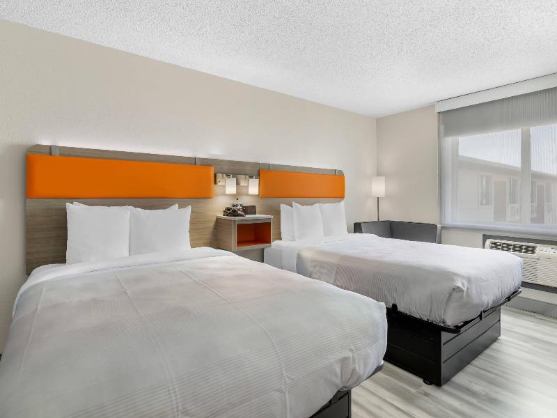 QUADRUPLE TWO QUEEN BEDS NON SMOKING — photo 4