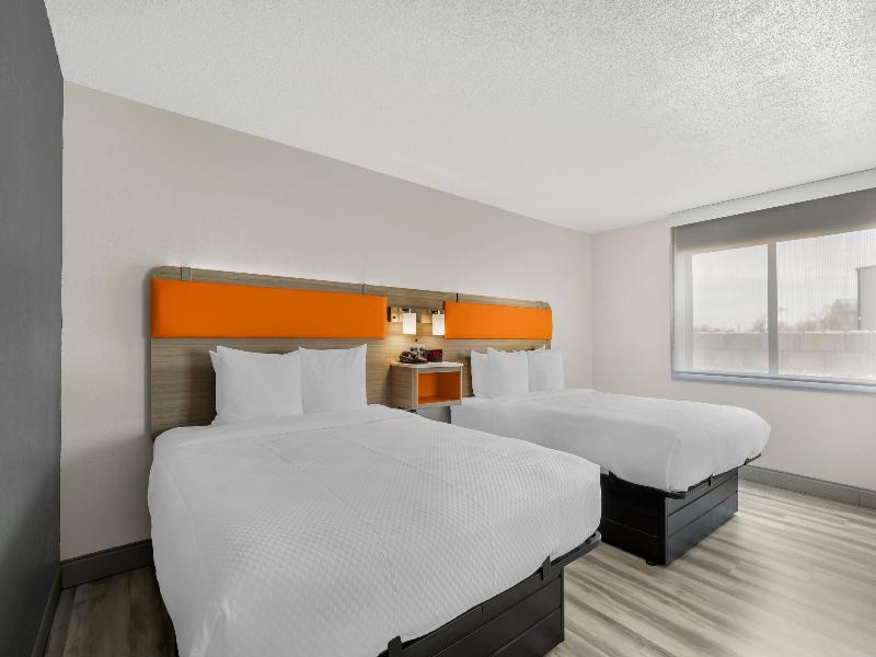 SUITE TWO QUEEN BEDS