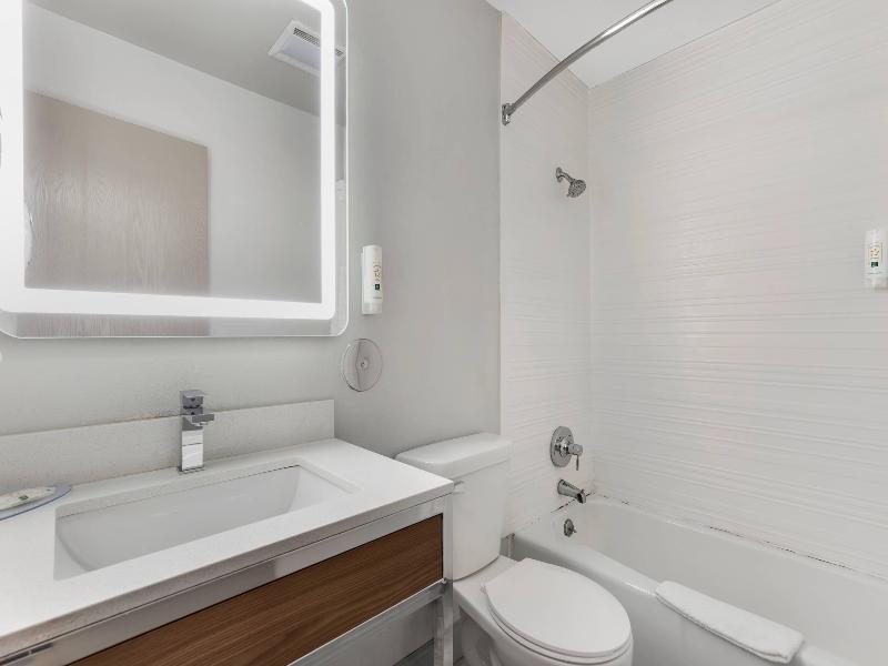 SUITE TWO QUEEN BEDS — photo 4