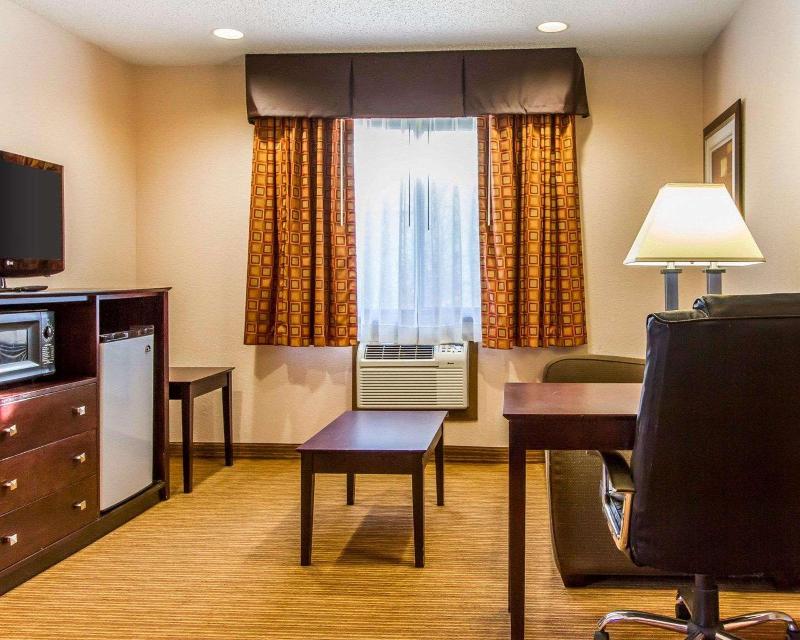 Quality Inn & Suites Ottumwa Area image
