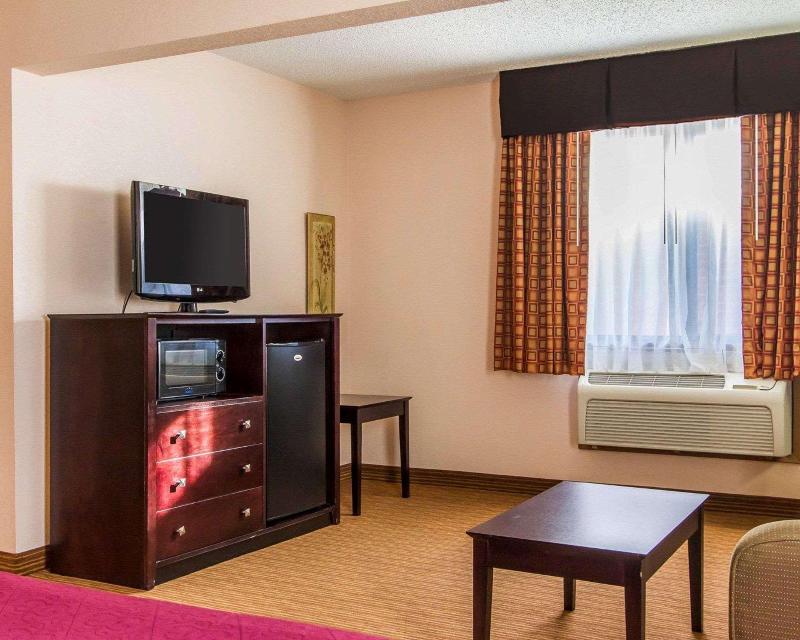 Quality Inn & Suites Ottumwa Area image