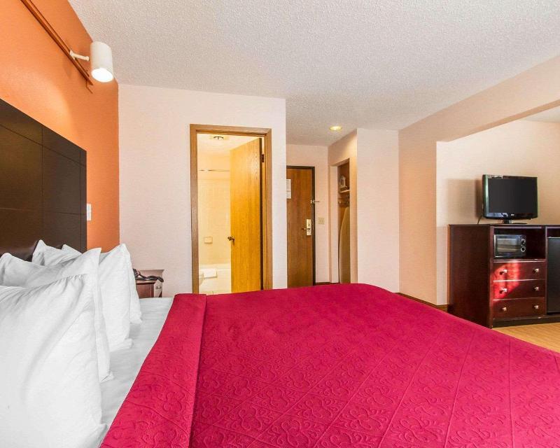 Quality Inn & Suites Ottumwa Area image