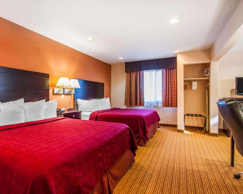 Quality Inn & Suites Ottumwa Area image