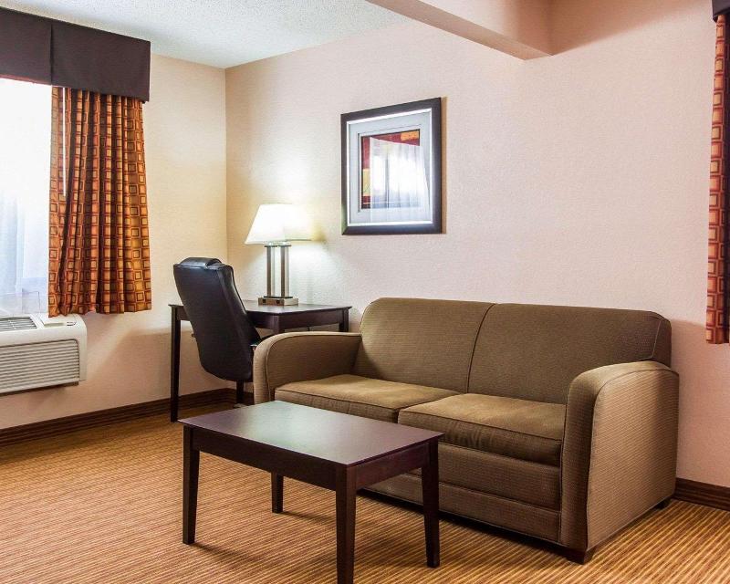 Quality Inn & Suites Ottumwa Area image