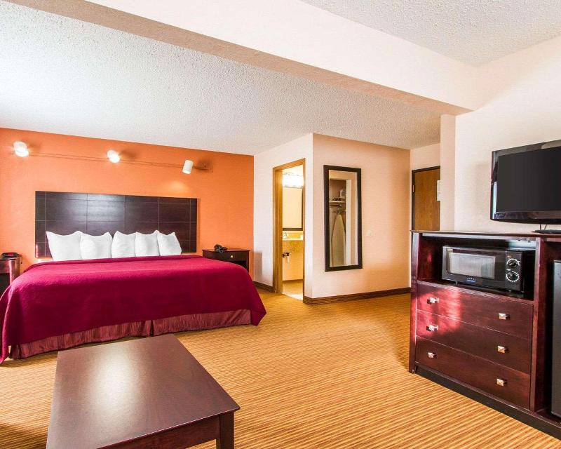 Quality Inn & Suites Ottumwa Area image