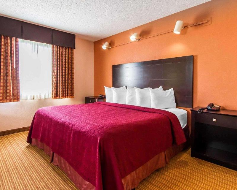 Quality Inn & Suites Ottumwa Area image
