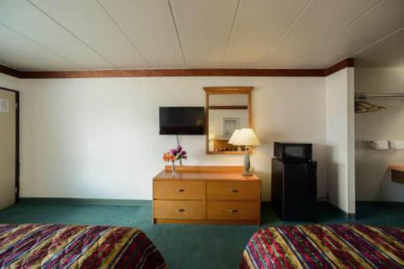 Loyalty Inn Maryville image