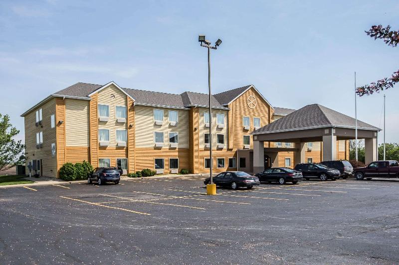 Quality Inn & Suites Mendota Near I-39 image