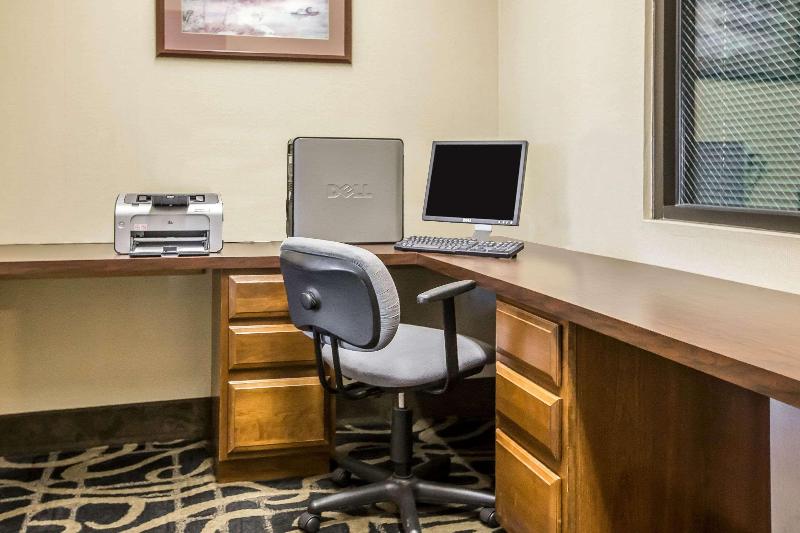 Quality Inn & Suites Mendota Near I-39 image