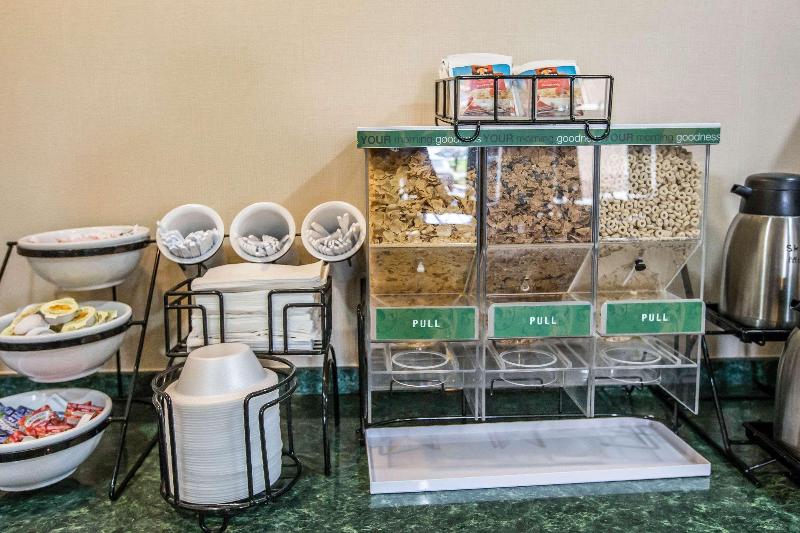 Quality Inn & Suites Mendota Near I-39 image