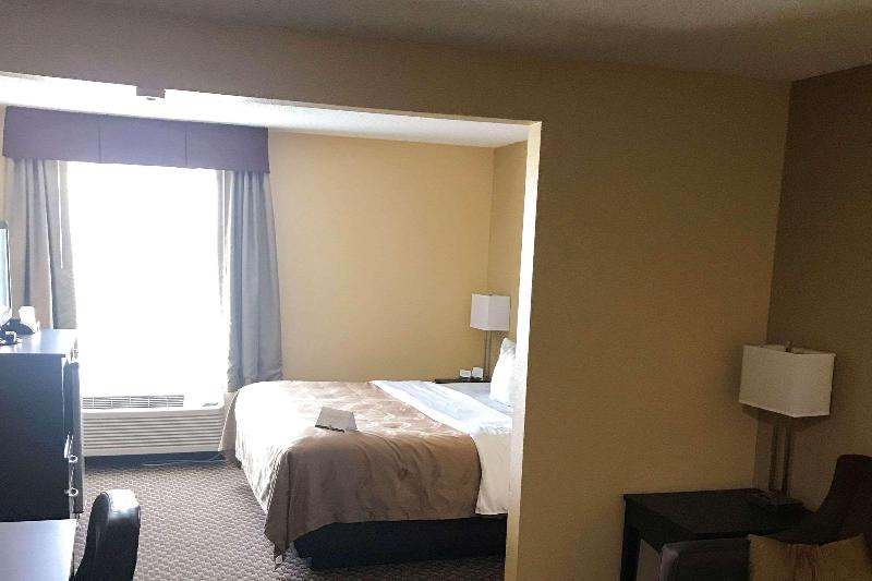 Quality Inn & Suites Mendota Near I-39 image