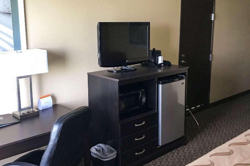 Quality Inn & Suites Mendota Near I-39 image