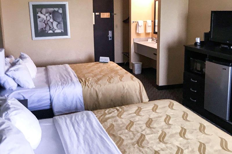 Quality Inn & Suites Mendota Near I-39 image