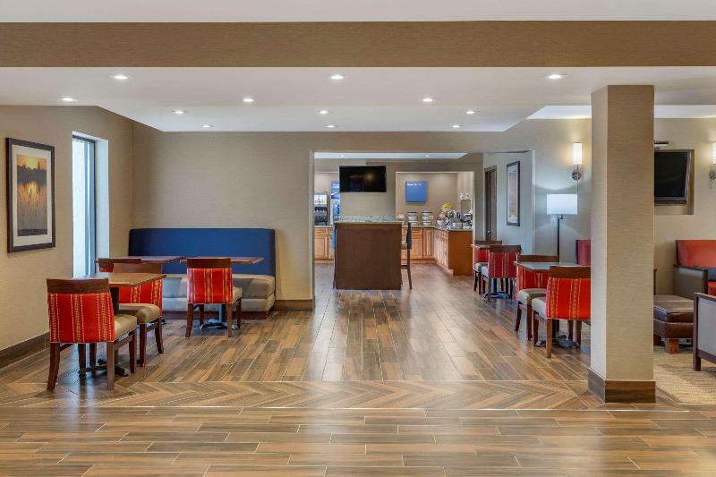 Comfort Inn & Suites Rochelle - Dekalb image