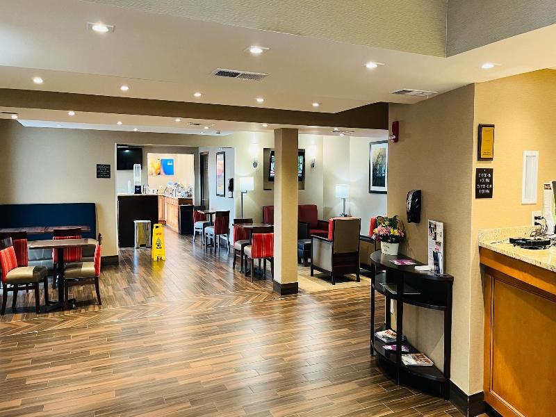 Comfort Inn & Suites Rochelle - Dekalb image