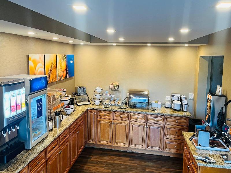 Comfort Inn & Suites Rochelle - Dekalb image