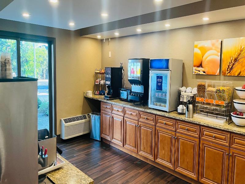 Comfort Inn & Suites Rochelle - Dekalb image