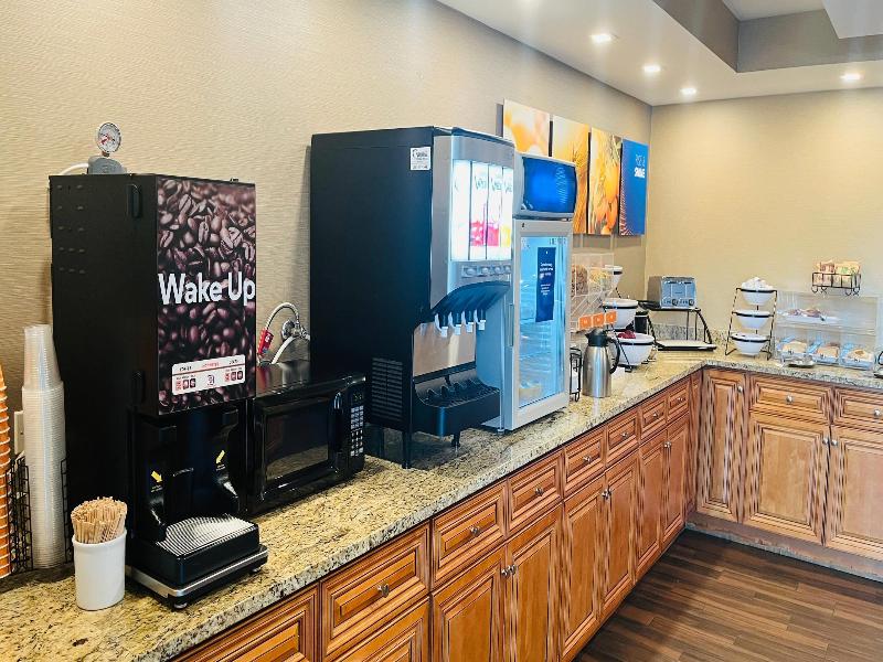 Comfort Inn & Suites Rochelle - Dekalb image