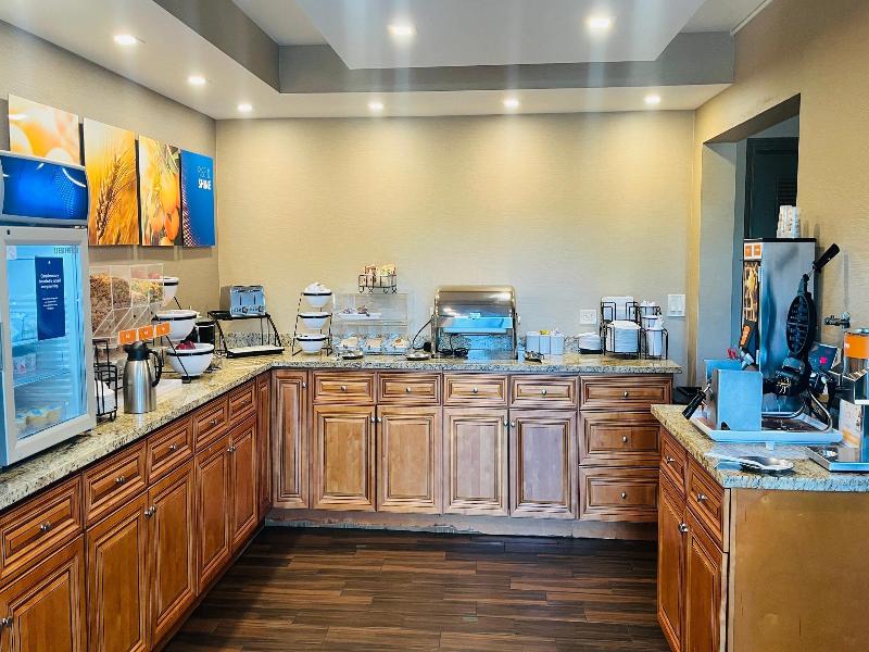 Comfort Inn & Suites Rochelle - Dekalb image