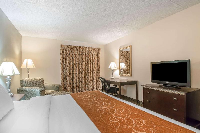 Comfort Inn & Suites Rochelle - Dekalb image