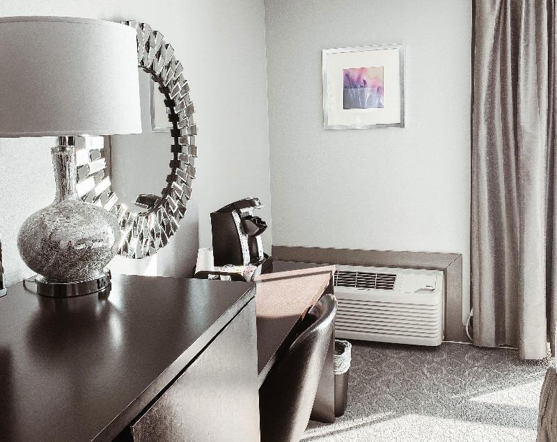 Crowne Plaza Chicago SW - Burr Ridge image