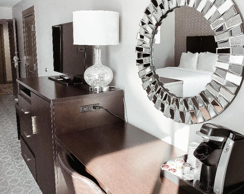 Crowne Plaza Chicago SW - Burr Ridge image