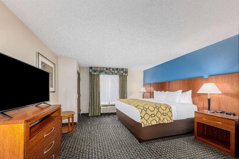 Baymont by Wyndham Pratt image