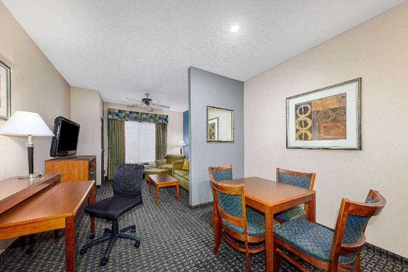 Baymont by Wyndham Pratt image