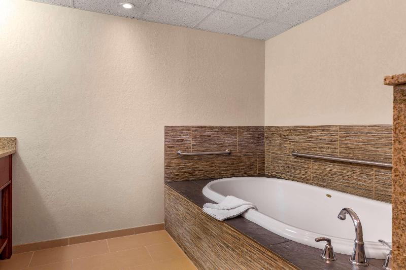 Comfort Inn Foxboro - Mansfield image