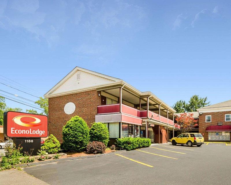 Econo Lodge Framingham Area image