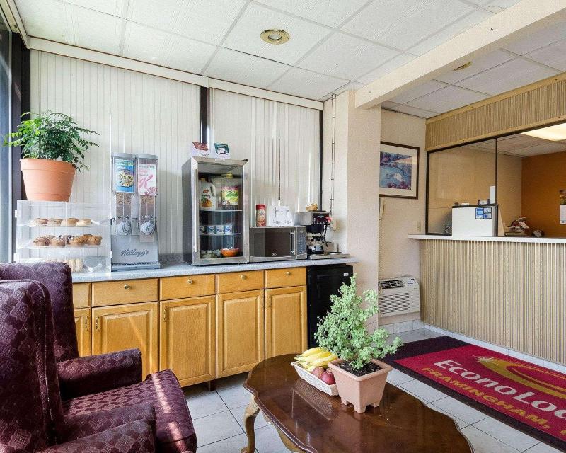 Econo Lodge Framingham Area image