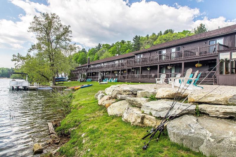 The Black Swan Lee Lenox Ascend Hotel Collection