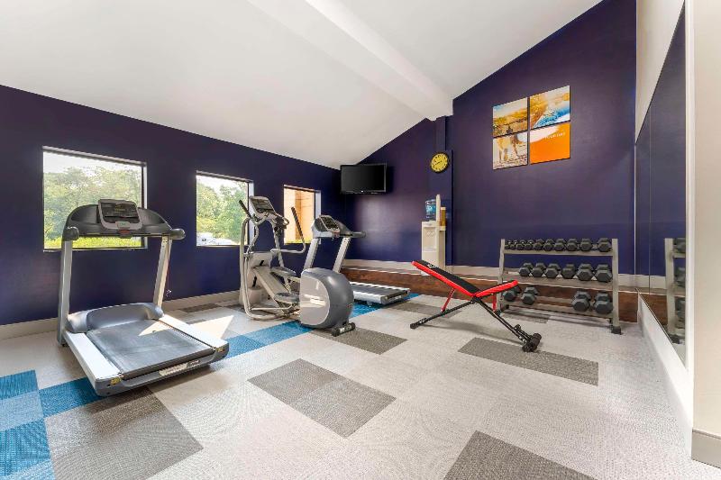 Comfort Inn & Suites LaVale - Cumberland image