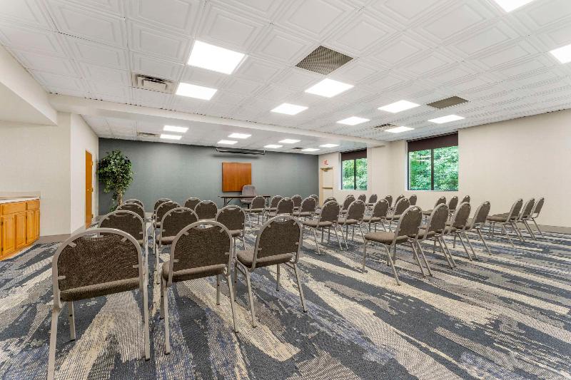Comfort Inn & Suites LaVale - Cumberland image