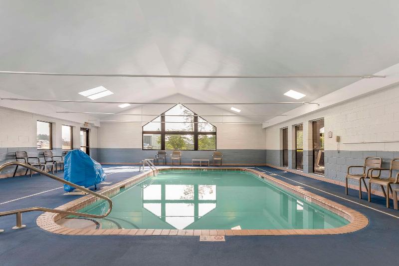 Comfort Inn & Suites LaVale - Cumberland image